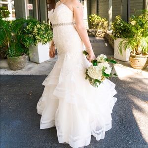 Allure Bridal Lace Horsehair Mermaid Wedding Gown